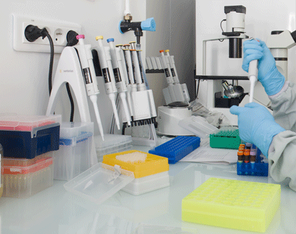 pipetage sur une paillasse